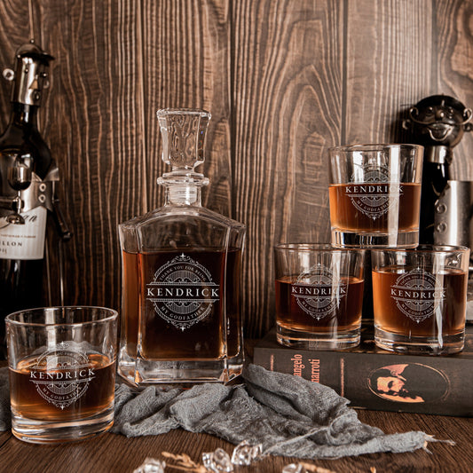 Engraved 680ml Whiskey Decanter Set & 4 Glasses