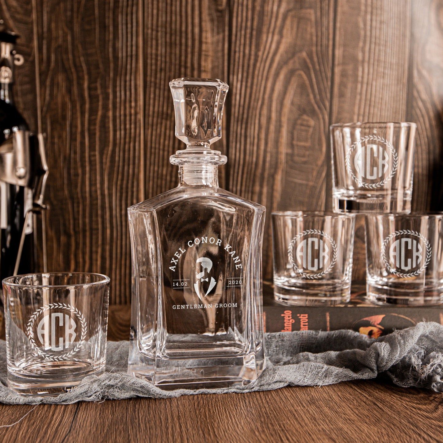 Engraved 680ml Whiskey Decanter Set & 4 Glasses