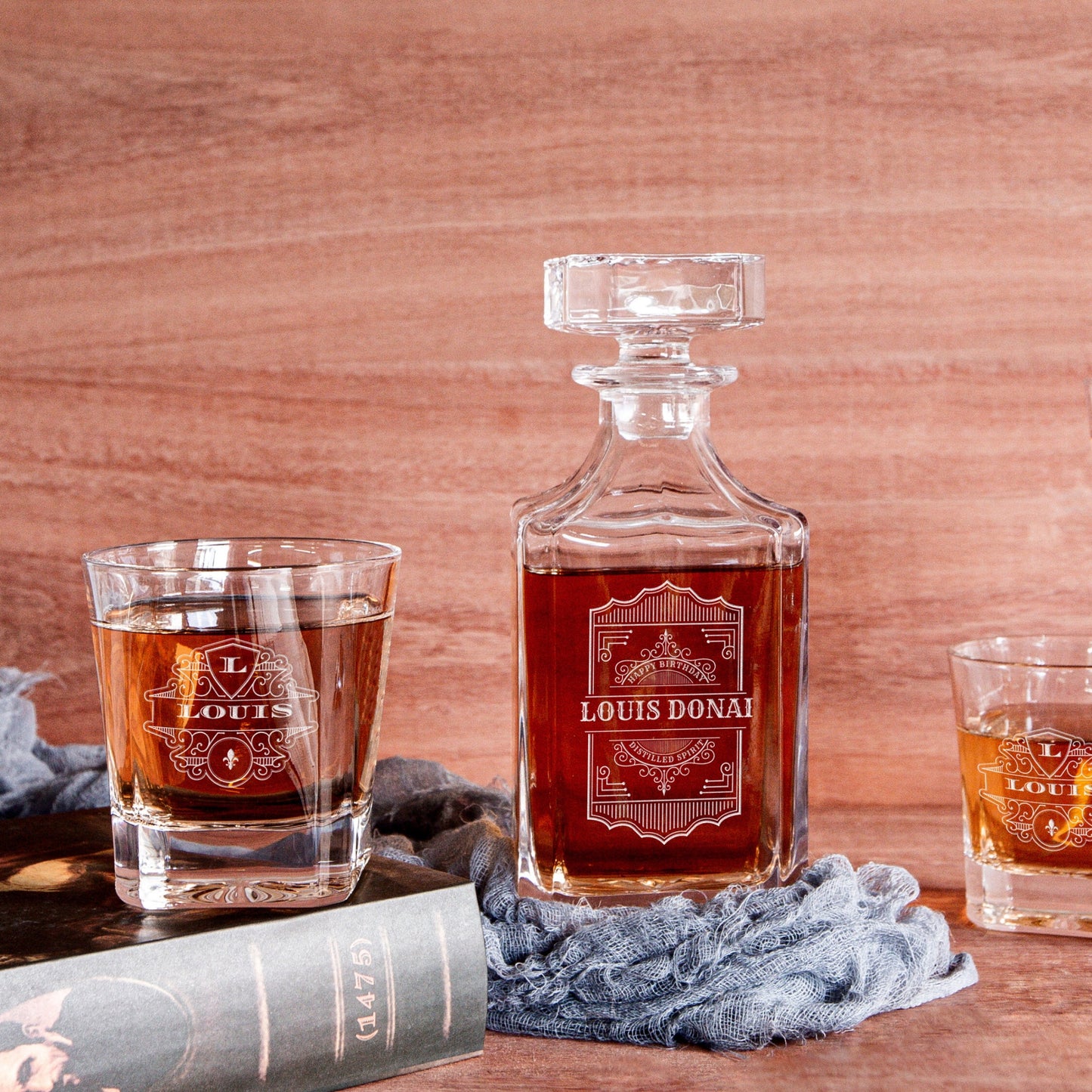 Engraved Star Base Whiskey Decanter with 2 Scotch Glasses Set in Wooden Gift Box